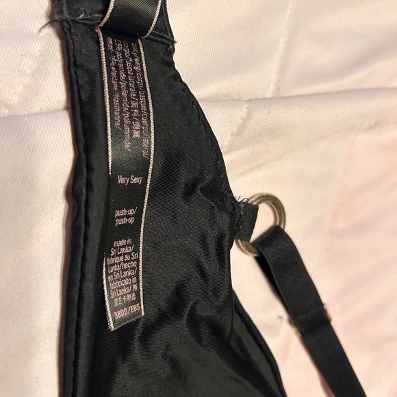 Victoria's Secret Very Sexy Black with Metal Rings 38DD Push Up Underwire Bra - Picture 4 of 5